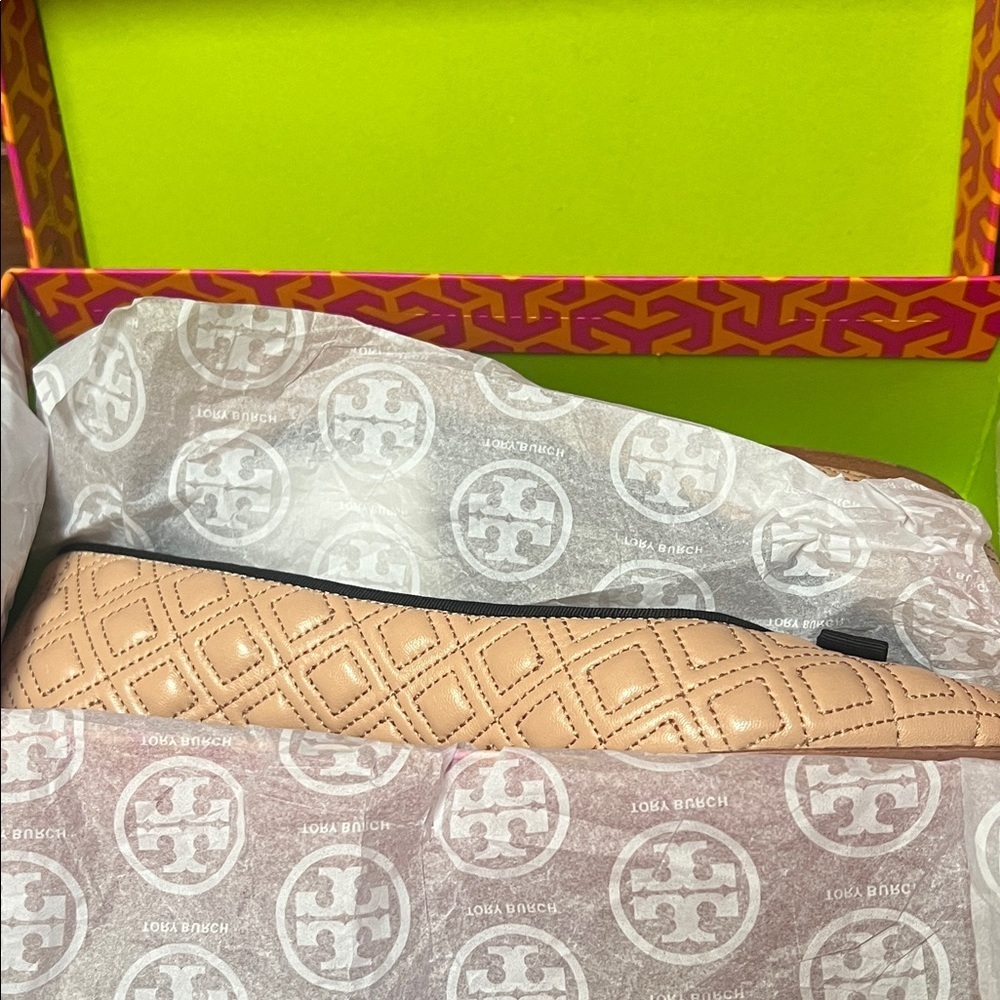 Tory Burch Tan and Black Quilted Bow Flats - Picture 4 of 10